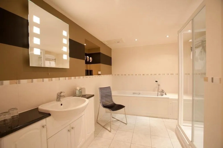 The Townhouse Hotel