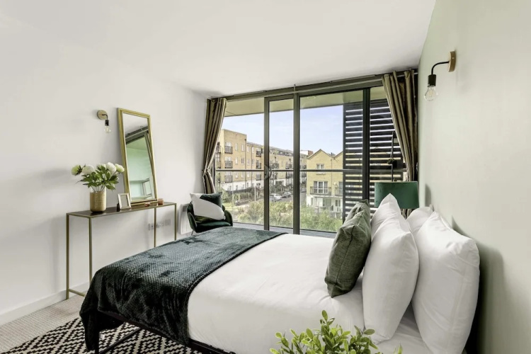 Gorgeous Mile End Flat