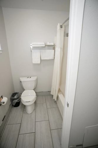 Anchor Beach Inn photo 10
