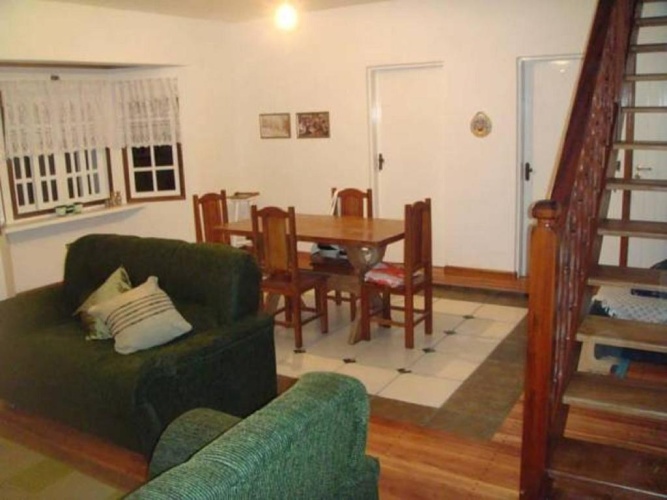 4 Bedrooms Cottage