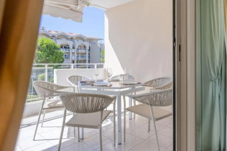 Stylish 2-bedroom apartment in an upscale residence building