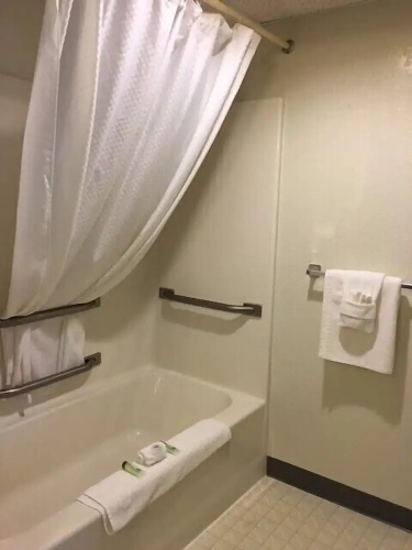 Clarion Hometown Inn