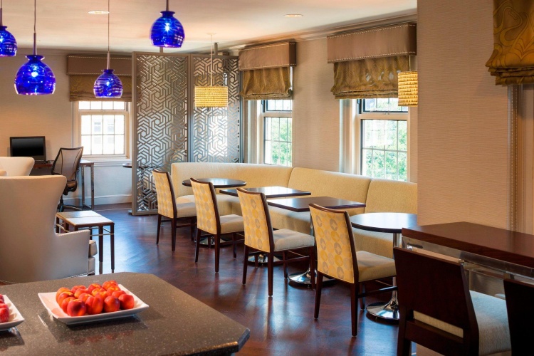 Standard Quadruple Club room