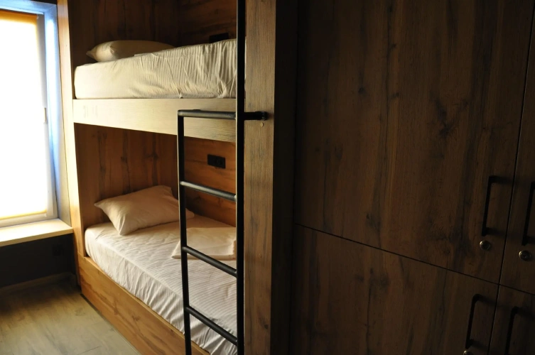 Sextuple Suite