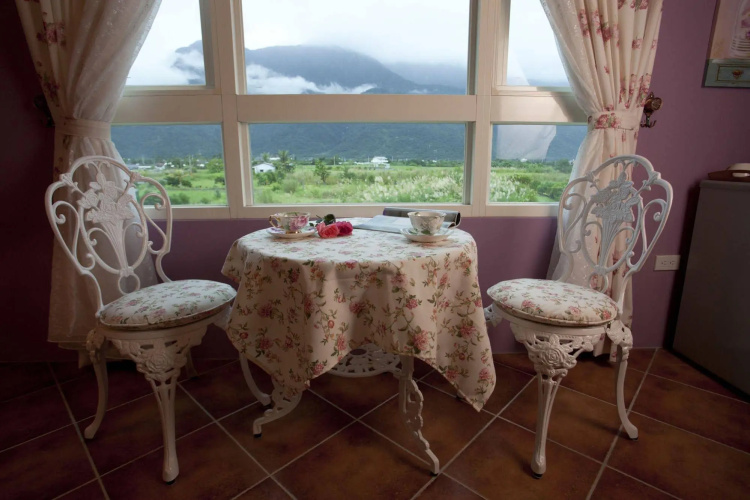 Cloudenjoy B & B
