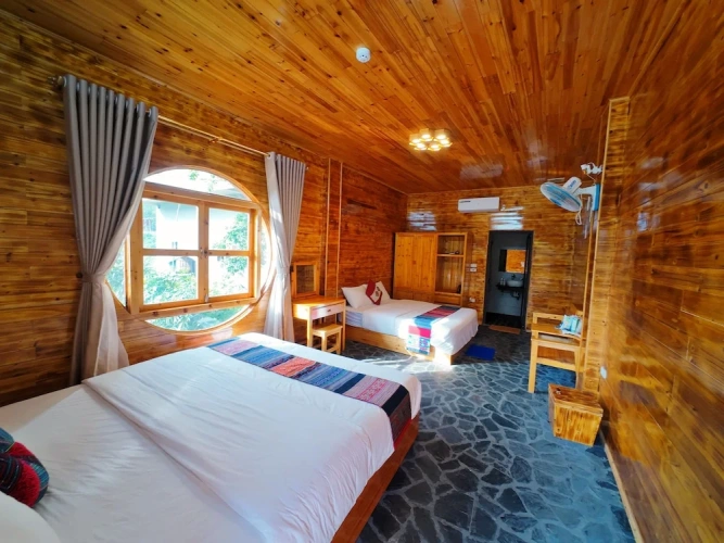Standard Quadruple Family room with balcony and with mountain view