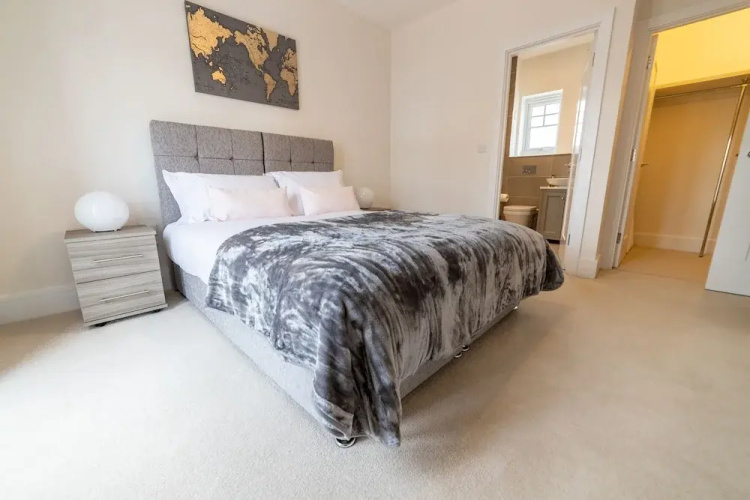 Reading Green Park Village Serviced Apt