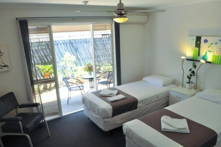 Standard Triple room