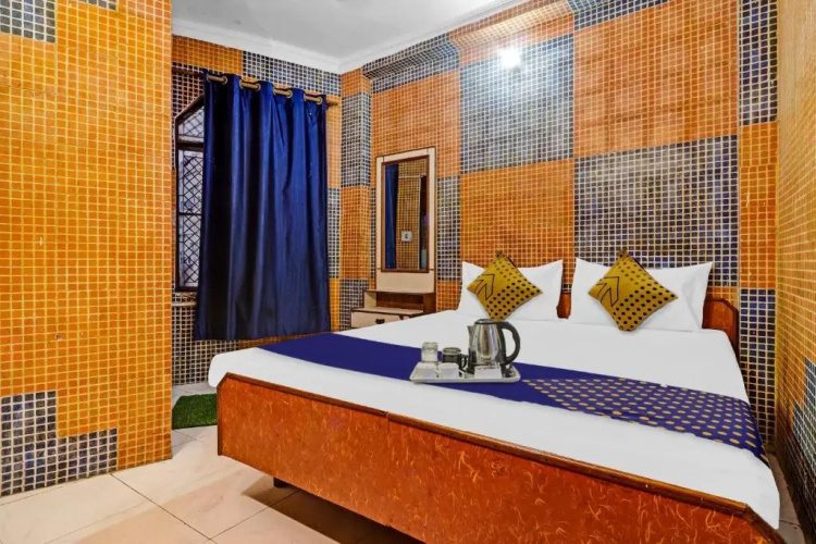 SPOT ON 62846 Mayank Saini Guest House
