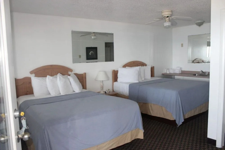 Sandcastle Beachfront Inn