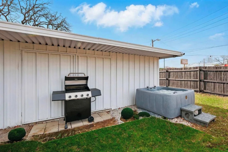Modern 2BR Unit 3 With Hot Tub