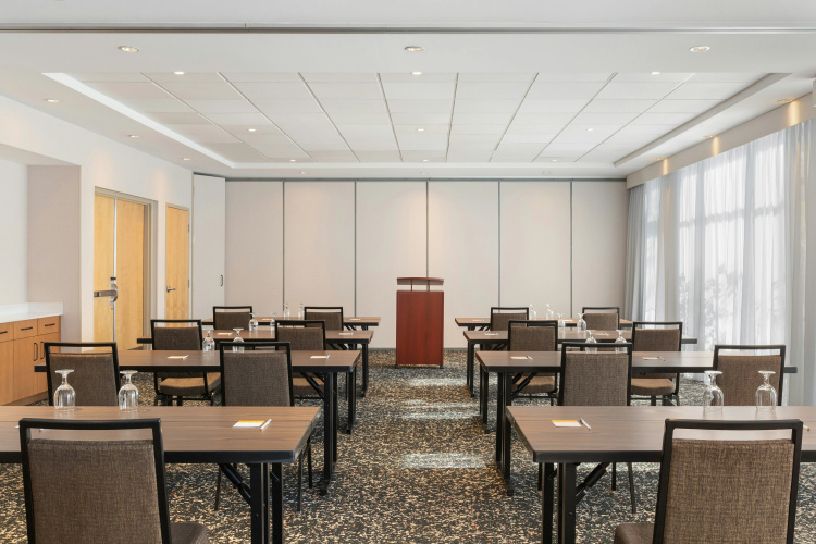 Hampton Inn & Suites by Hilton Langley-Surrey photo 21