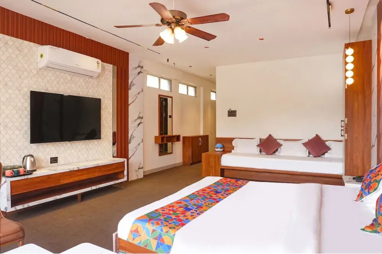 Fabhotel Majestic Inn