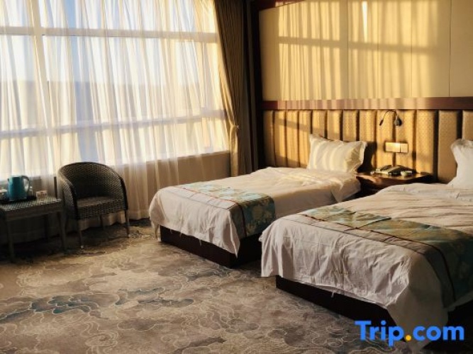 Superior Twin room with street view