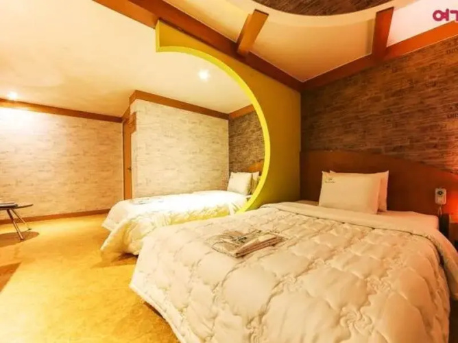 Moon Hotel