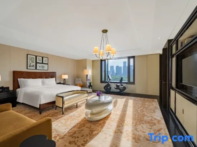 1 Bedroom Superior Suite with balcony