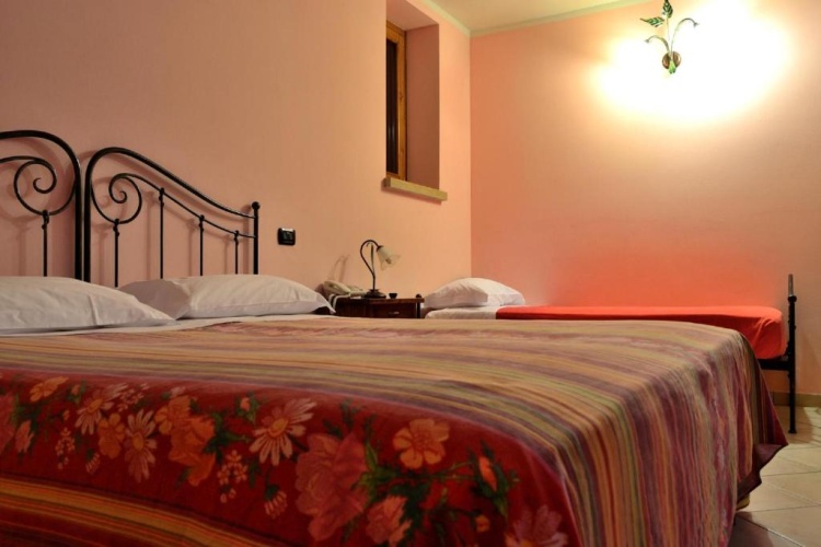 Standard Triple room