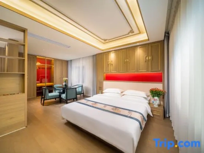 4 Bedrooms Villa