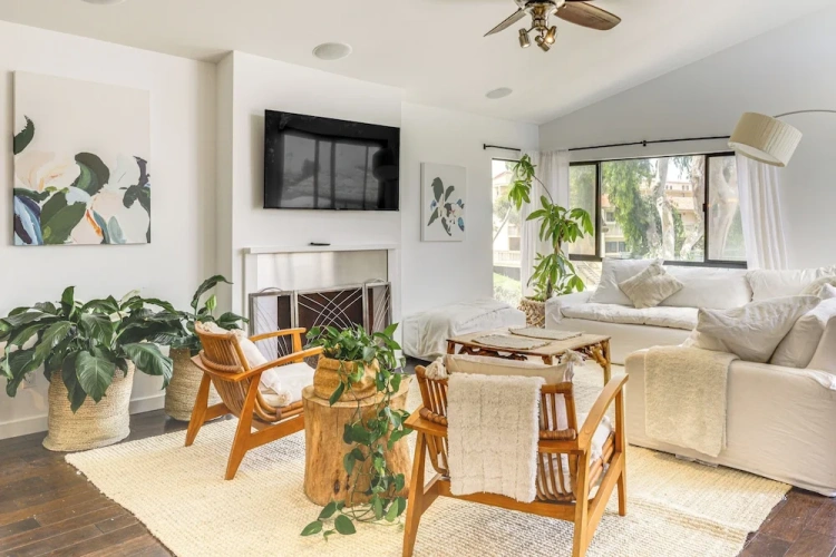 2 Bedrooms Apartment