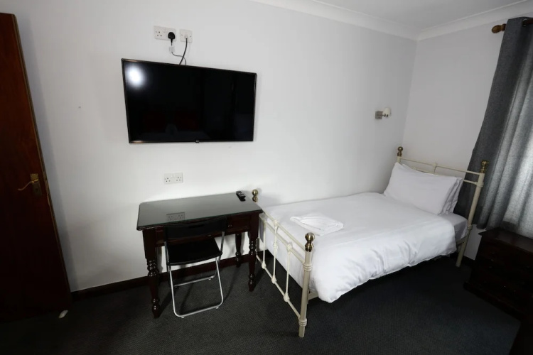 Aylesbray Lodge