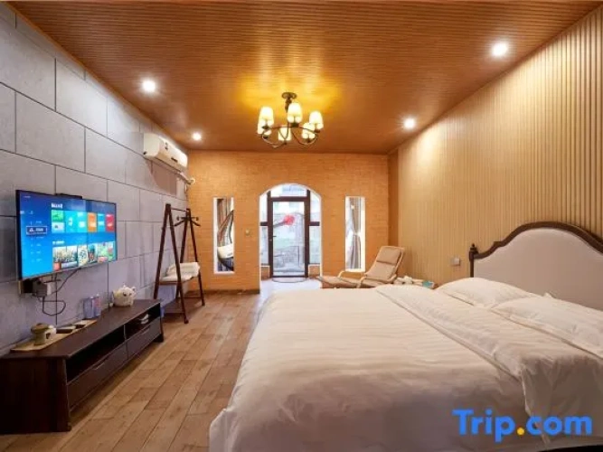 Deluxe Family room with river view