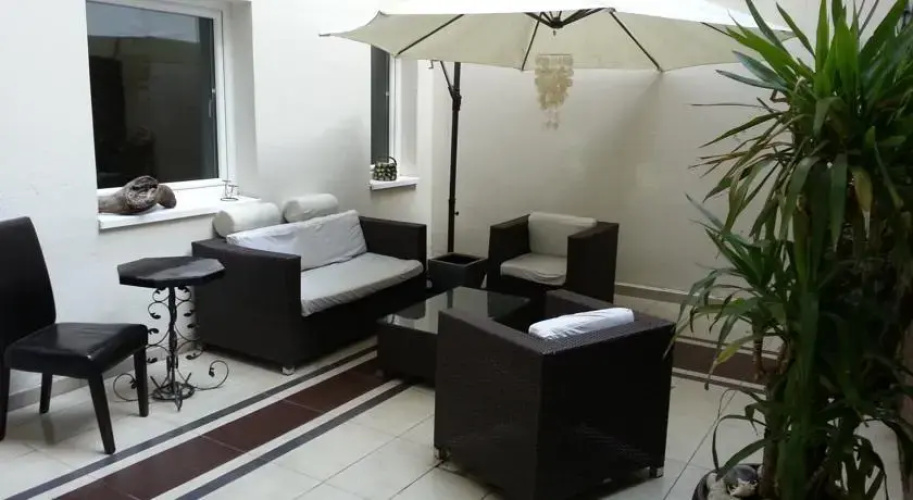 Apartment Hedonist