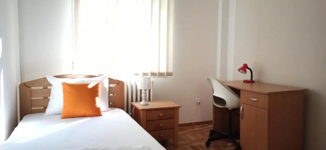 NEW CENTER 4 BDR For 6 / 1min from Republic square