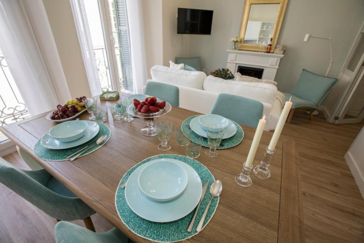 Deluxe Apartment