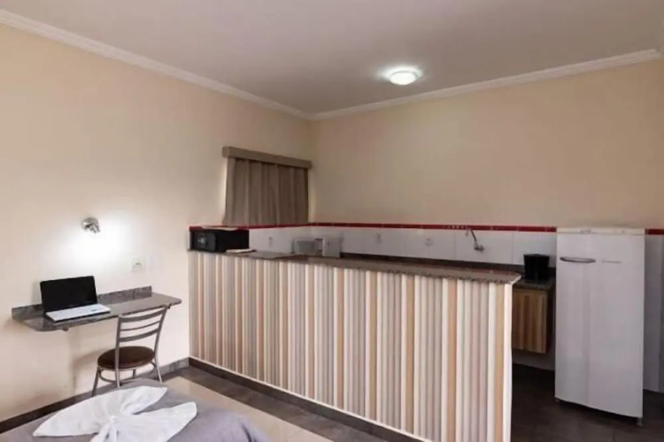 Colonial Flat Hotel