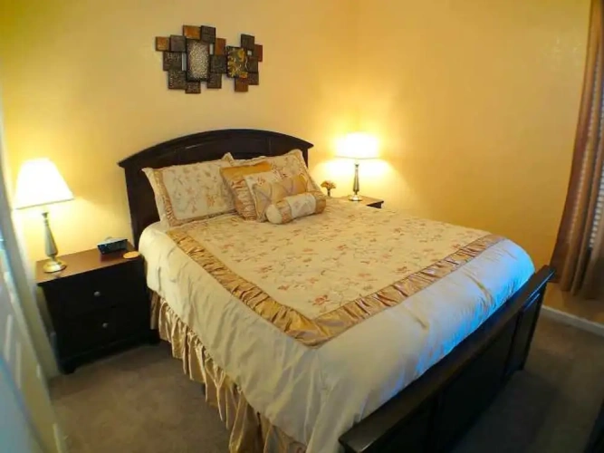 6 Bedrooms Villa