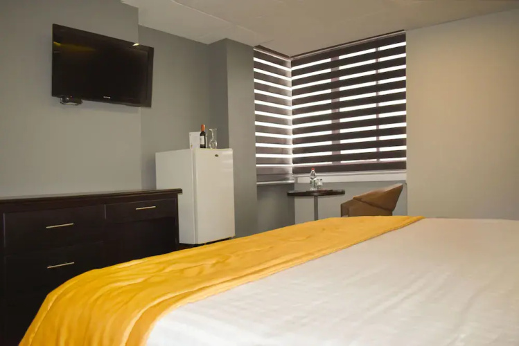 Hotel Italia Cuenca - Tranvía Centro y Aeropuerto