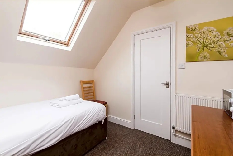 The Linden Leaf Rooms - Classy Studios
