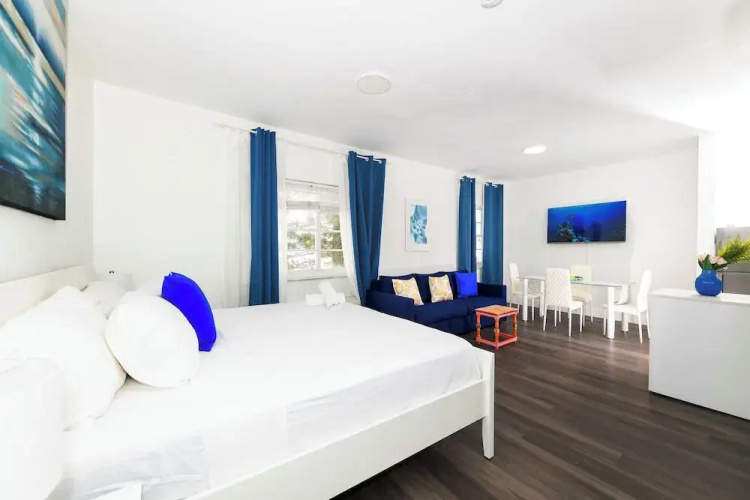 Collins Beach Apartments