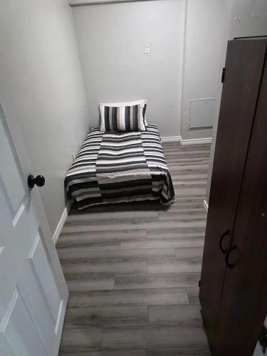 Bright & Cozy 2-bedroom Main Floor Suite
