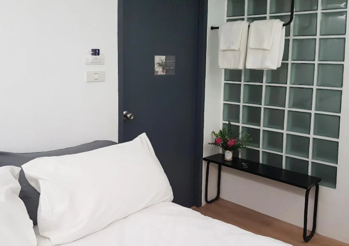 Non Num Poshtel