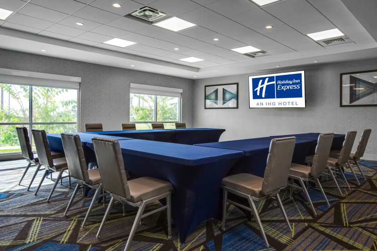 Holiday Inn Express & Suites Sanford photo 19