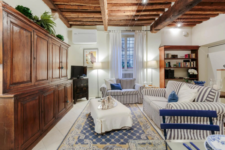 The 1400 s Apartment