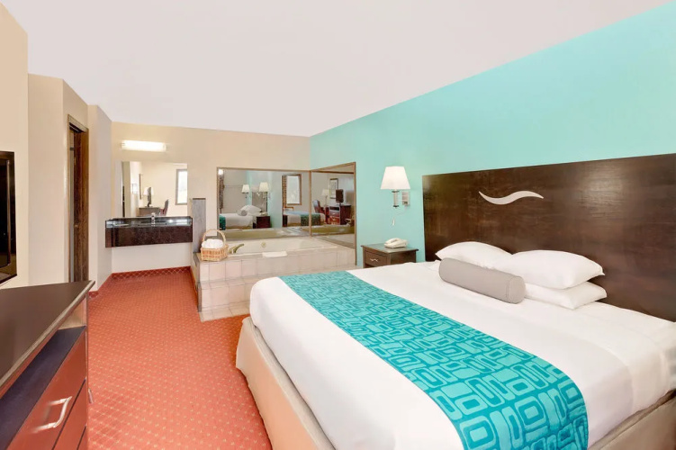 Howard Johnson By Wyndham Waterloo/Cedar Falls