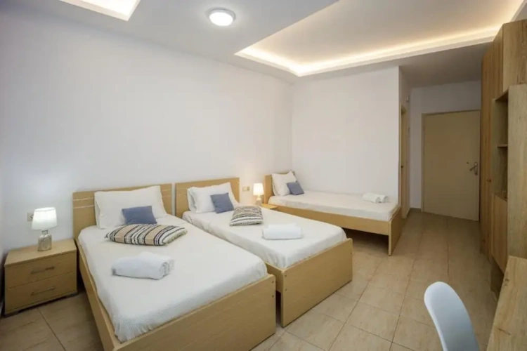 Standard Triple room