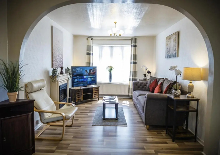 Central Three Bedroom House with Garden