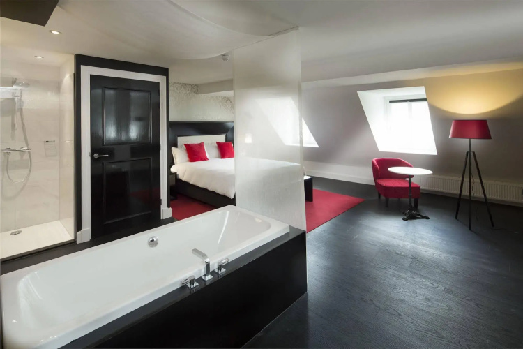 Le Theatre Hotel