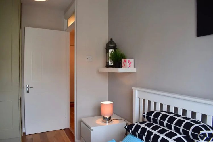 Central 1 Bedroom Next to Hapenny Bridge