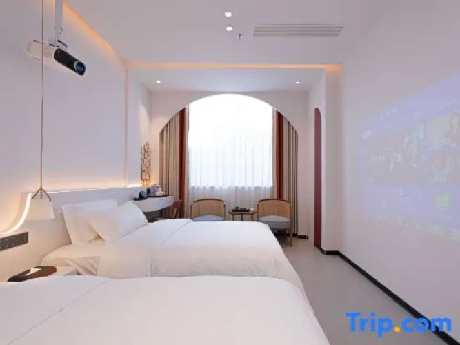 Standard Double room with city view