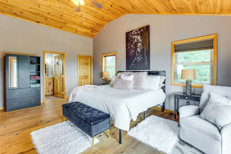 Mtn-view Cabin: Deck & Pets Welcome in Murphy