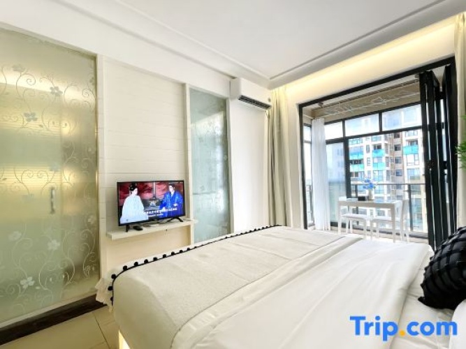 1 Bedroom Standard Twin room with balcony and with garden view
