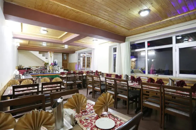 Hotel Charu Palace Leh