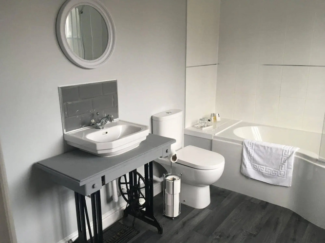 The Bluebell Inn and Lodge