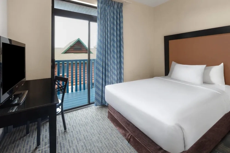 2 Bedrooms Sextuple Suite with balcony