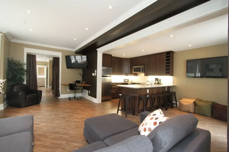 4 Bedrooms Cottage with balcony