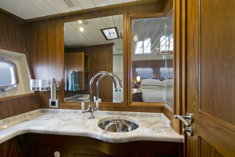 Domicil Yacht Hotel
